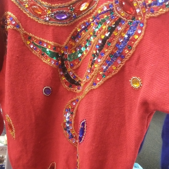 Red sweater - Picture 7 of 9